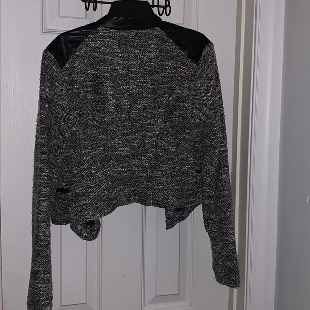 Zipperless Jacket - Picture 2 of 3